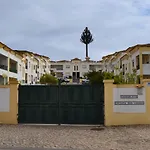 Apartamento T2 em condomínio fechado.